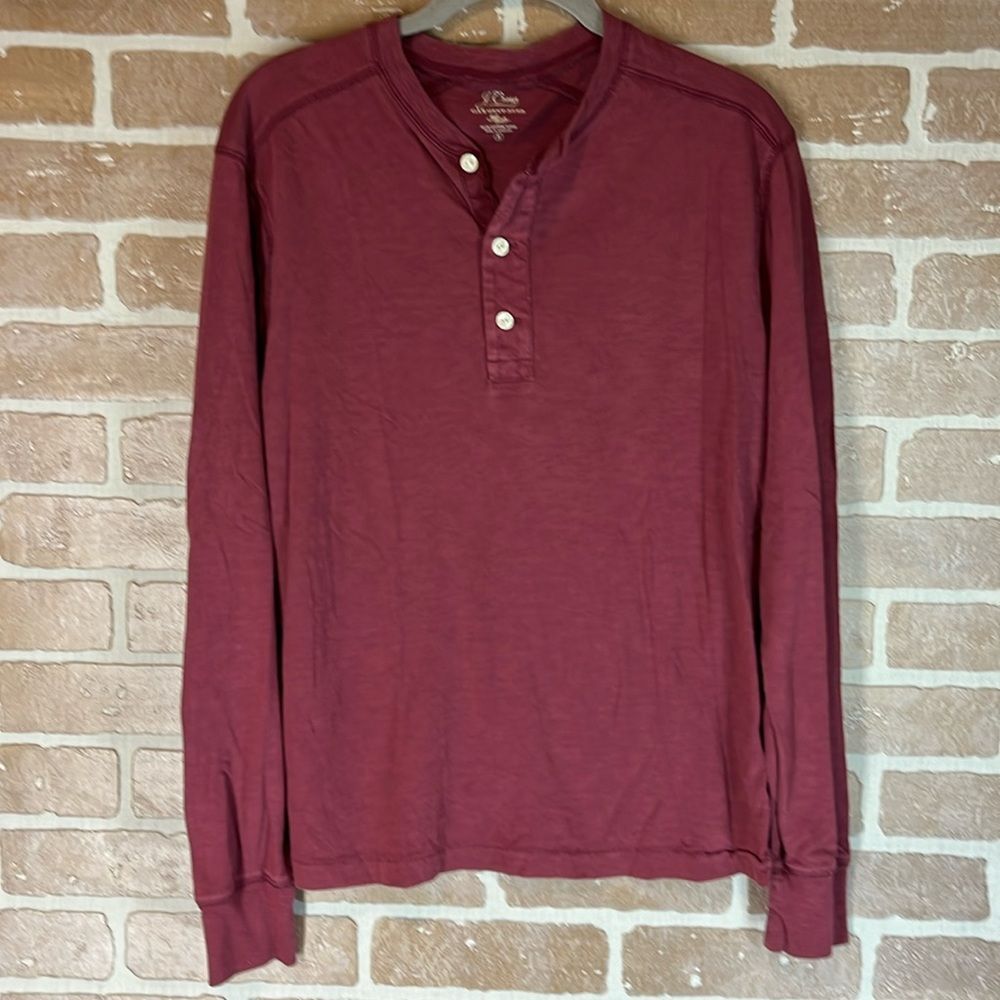 J. Crew Men's Garment-Dyed Slub Cotton Henley in Red Wine Gray Size S